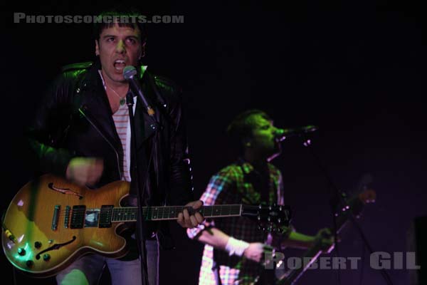 THE CRIBS - 2009-11-26 - PARIS - Zenith - 